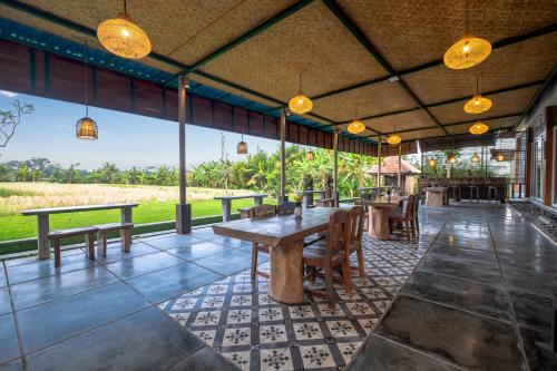 En restaurant eller et andet spisested på Alam Puisi Villa Ubud