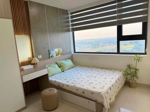 a small bedroom with a bed and a window at Châu Giang Homestay, Nera Garden Huế in Thôn Văn Dương