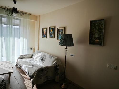 Postel nebo postele na pokoji v ubytování Two-storey apartment BlockF1