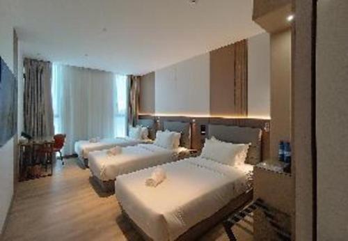 Кровать или кровати в номере J HOTEL