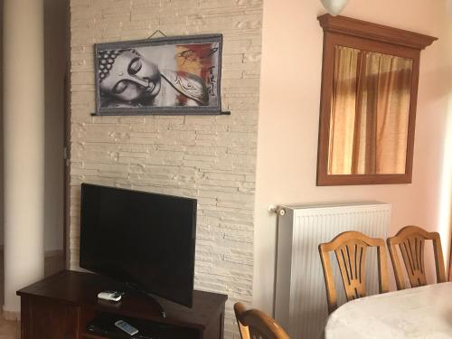 Televízia a/alebo spoločenská miestnosť v ubytovaní Feng Shui Wellness Apartmanház Hévíz