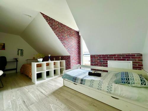 Ένα ή περισσότερα κρεβάτια σε δωμάτιο στο Maison chaleureuse au calme