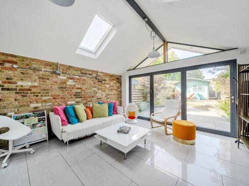 a living room with a brick wall at Stunning 3BR Townhouse - Central Oxford Pass the Keys in Oxford