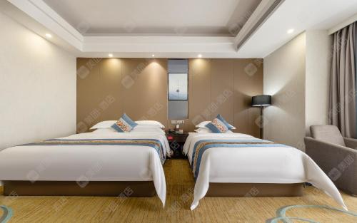 Ein Bett oder Betten in einem Zimmer der Unterkunft Ramada by Wyndham Zhangjiajie