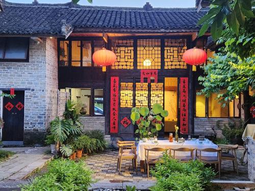Taman di luar 瑞华庭院 RUI HUA Courtyard