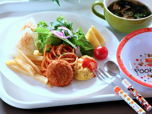 a plate of food with pasta and salad and a cup of coffee at いやし亭 心空 in Naka
