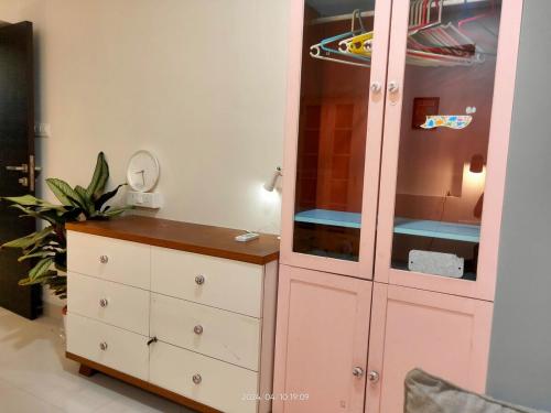 Gallery image of CASA ALOHA - stylish luxe 2bed 3bath luxury home in Mumbai