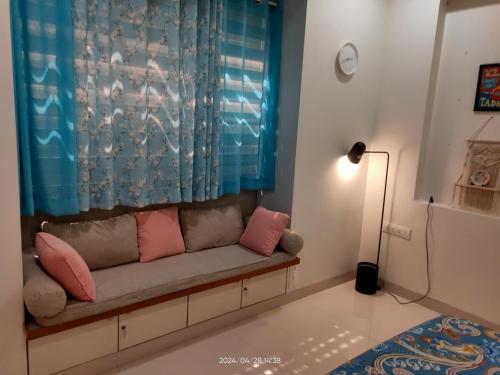 Gallery image of CASA ALOHA - stylish luxe 2bed 3bath luxury home in Mumbai