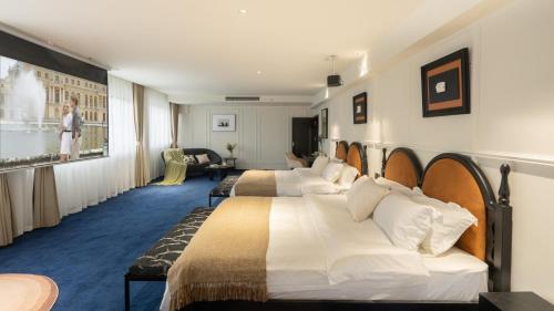 a hotel room with two beds and a woman looking out the window at 重庆大野江景民宿 in Chongqing