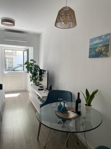 5min Santa Apolonia station I Ground floor flat near Alfama