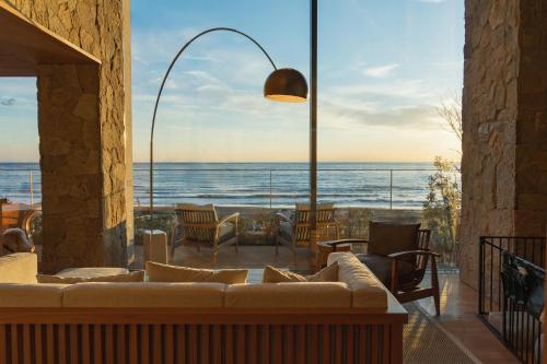 a living room with a view of the ocean at UMITO VILLA KAMAKURA Zaimokuza in Kamakura