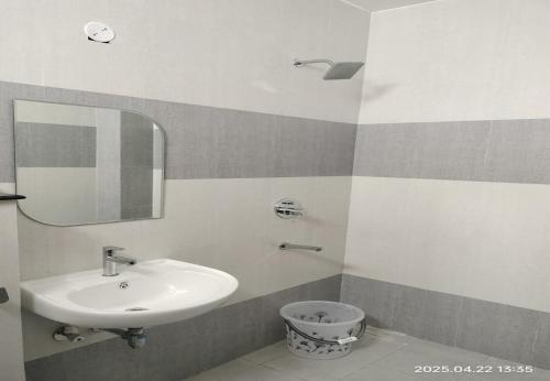 Ένα μπάνιο στο Hotel Devi Paradise