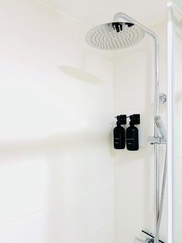 Apartment with private Terrace, Kingsize Bed, Highspeed-Wifi & AC