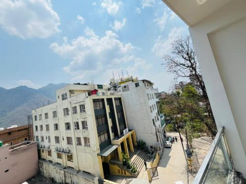 Gallery image of Hotel Mahadev Restaurant & Cafe !! In House Scooty For Rent ! River Rafting ! Bungee Jumping in Rishīkesh