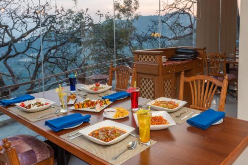 Makanan di atau berdekatan hotel