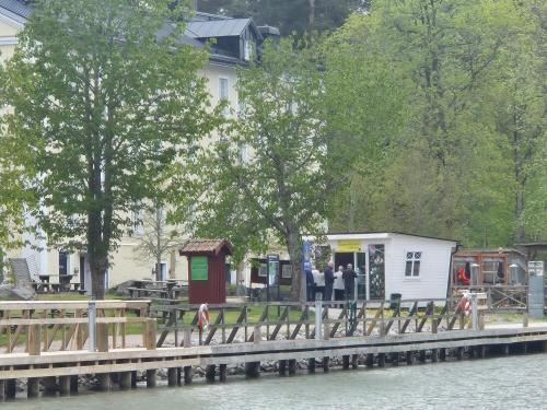 a group of people standing on a dock near the water at Norrqvarn Hotel & Resort by Vänerport in Lyrestad