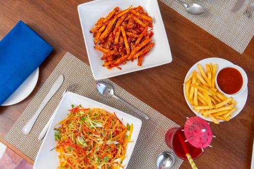 Makanan di atau berdekatan hotel