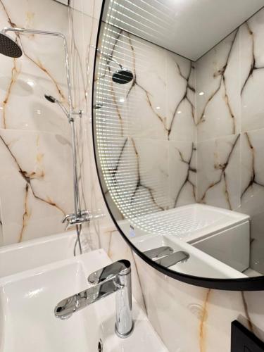 Ванная комната в MEREI 1 room apartment in the new city center near Arbat