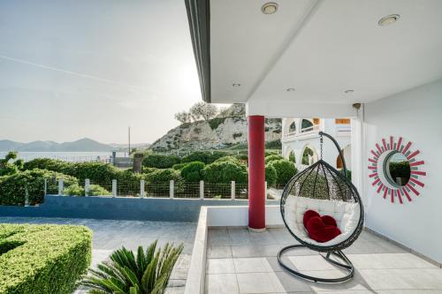 a swing with red roses in it on a balcony at Nekta House in Ágios Ioánnis