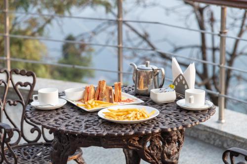 Makanan di atau berdekatan hotel