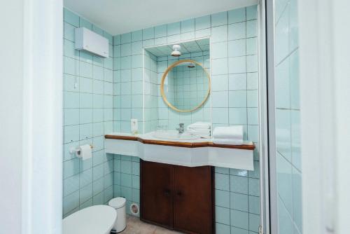 a bathroom with a sink and a toilet at Les Terrasses de la Borie in Mandagout