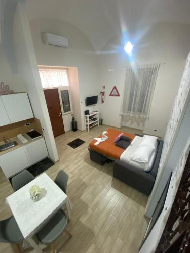a bedroom with a bed and a table in a room at La Petite Maison in Naples