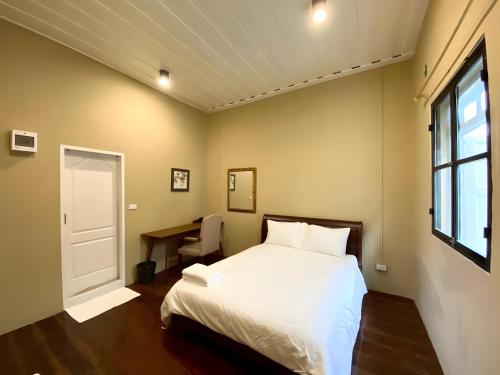 Ένα ή περισσότερα κρεβάτια σε δωμάτιο στο Rest Inn Yaowarat - เรสอิน เยาวราช ไชน่าทาวน์
