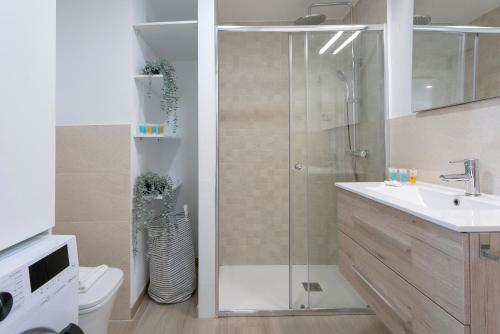 Koupelna v ubytování Sunstay Guadalmar Loft Seaview