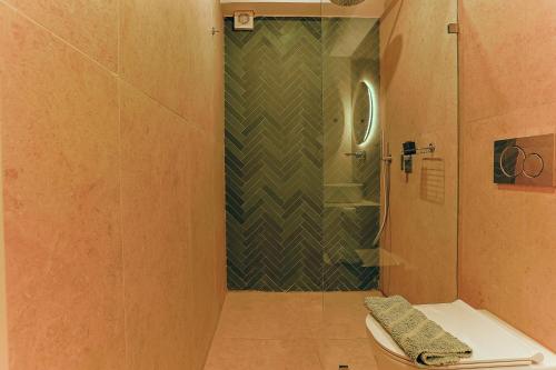 Ένα μπάνιο στο La Maltese Boutique Paros