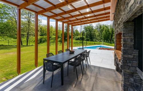 Πισίνα στο ή κοντά στο Stunning Home In Slunj