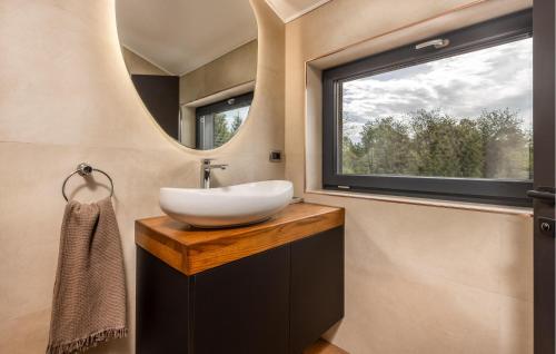 Ένα μπάνιο στο Stunning Home In Slunj