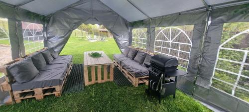 Posedenie v ubytovaní Domek Gabi z balią w ogrodzie