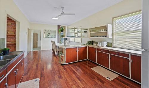 Dapur atau dapur kecil di Private Double Bed For 2, Shared Bath In Beenleigh - Bedroom5