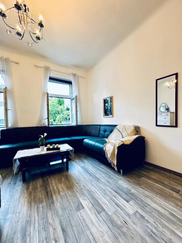 Χώρος καθιστικού στο Modern 2BR for 5P Peaceful & Central Stay