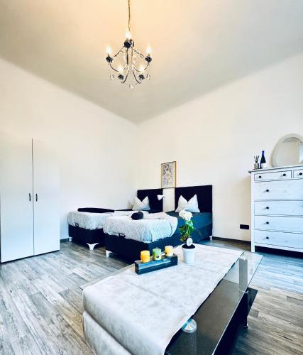 Ένα ή περισσότερα κρεβάτια σε δωμάτιο στο Modern 2BR for 5P Peaceful & Central Stay