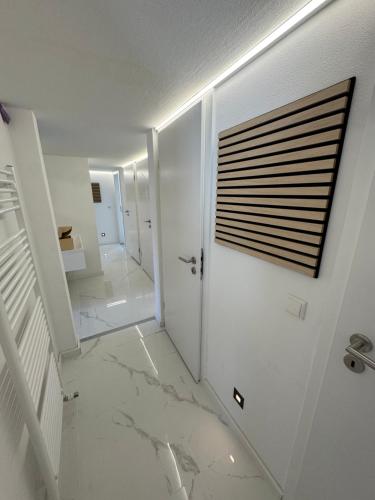 a bathroom with a shower and a door with a mirror at Casa Artisanos in Ehringshausen