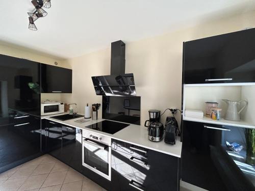 Kuchyň nebo kuchyňský kout v ubytování Maison cosy au centre historique de Bayeux