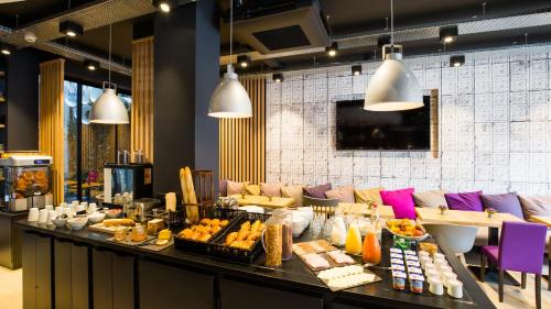 a buffet line in a restaurant with a couch at Campanile Rennes Centre - Gare in Rennes