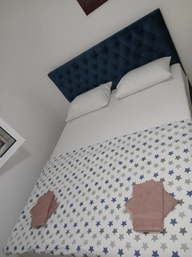 Rúm í herbergi á Apartman Ciao Bella