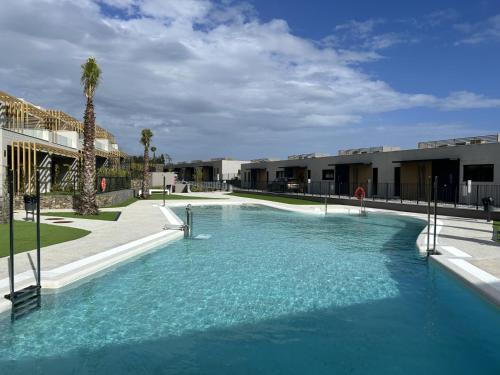 Spacious Beach House in Malaga-Cala de Mijas, amazing see view, 3 bedroom, garden & Common Pool