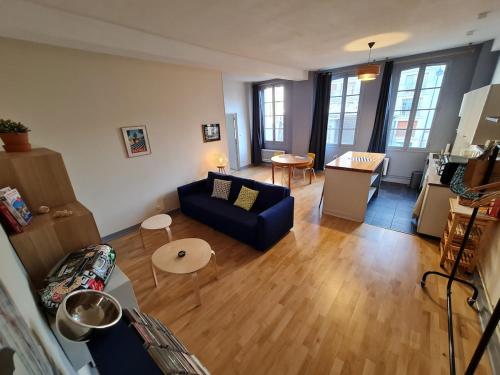 A modern appartment, bright and calm