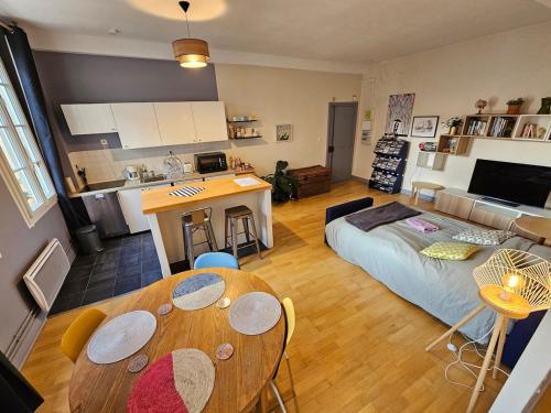 A modern appartment, bright and calm