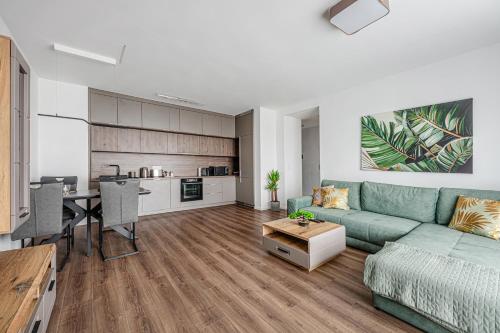 Zenit Sunrise Oasis -Garage, Balcony & Smart TV