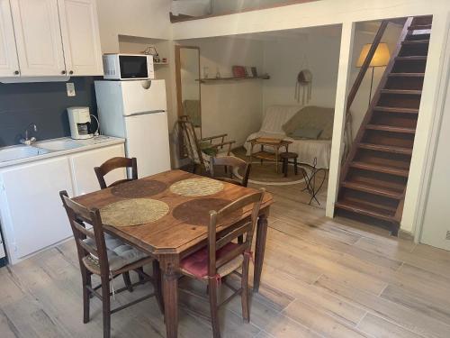 Η κουζίνα ή μικρή κουζίνα στο Hameau du HOUR - Chambre d'Hôtes et Gîtes