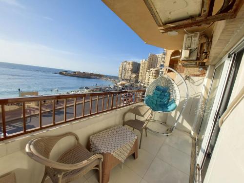 شقة مميزة بحر مباشر سيدى بشر