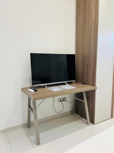 a wooden desk with a television on top of it at B&B Luxury La Fabbrica in Mercato San Severino