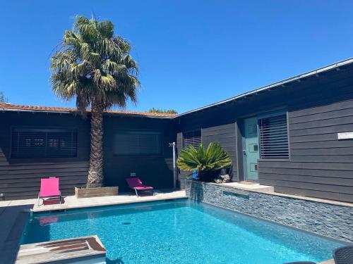 Photo de la galerie de l'établissement Maison 50m des plages 2 chambres 4 pers avec piscine chauffée privée, à Angoulins-sur-Mer