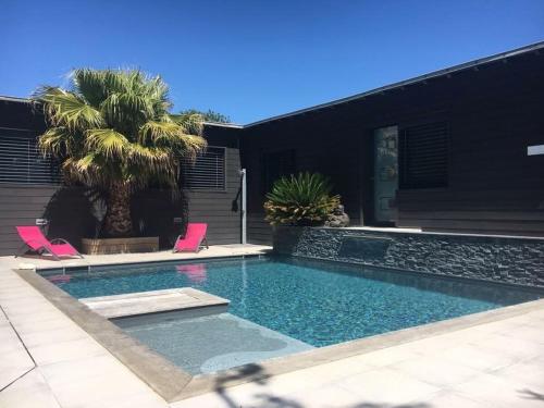Photo de la galerie de l'établissement Maison 50m des plages 2 chambres 4 pers avec piscine chauffée privée, à Angoulins-sur-Mer