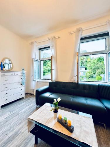 Χώρος καθιστικού στο Modern 2BR for 5P Peaceful & Central Stay