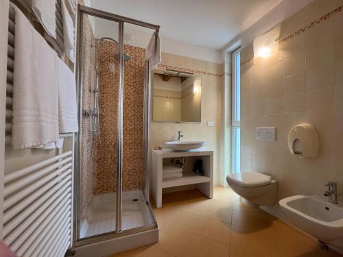 a bathroom with a shower and a toilet and a sink at Agriturismo Al Vigneto in Marano Lagunare